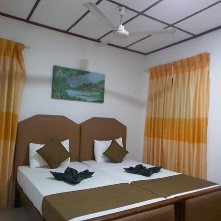 Thilaka City Hotel Anuradhapura Exteriör bild