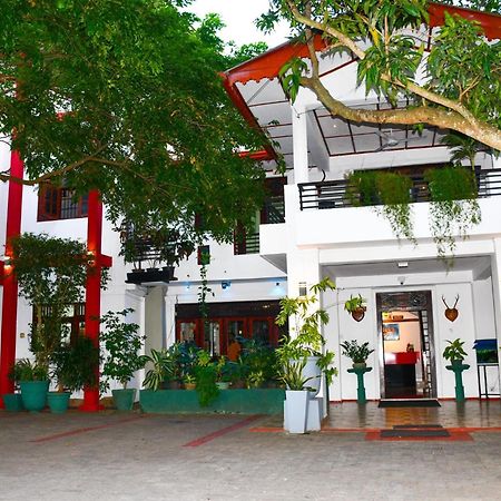 Thilaka City Hotel Anuradhapura Exteriör bild