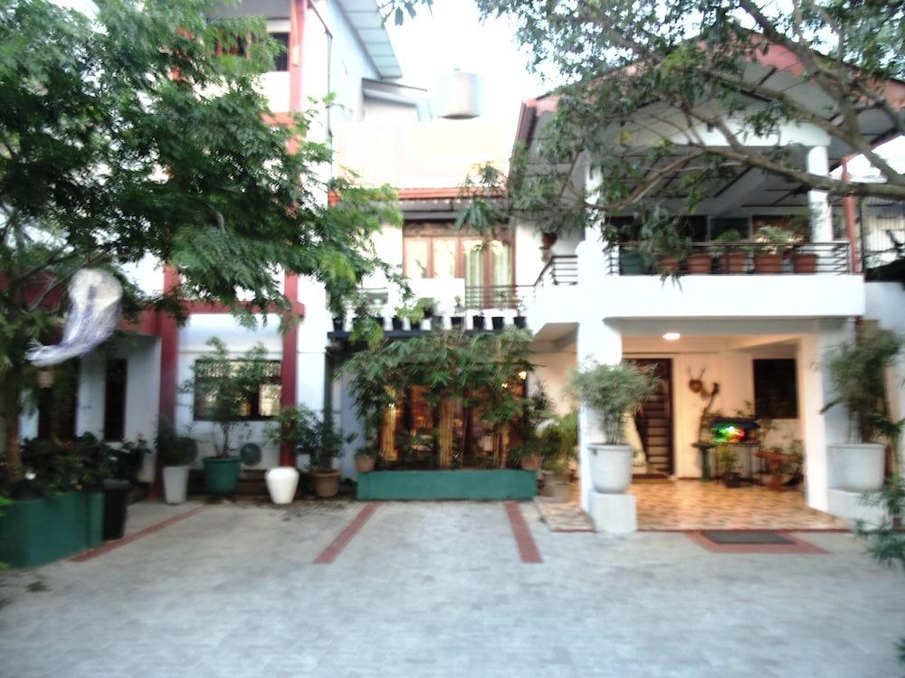 Thilaka City Hotel Anuradhapura Exteriör bild