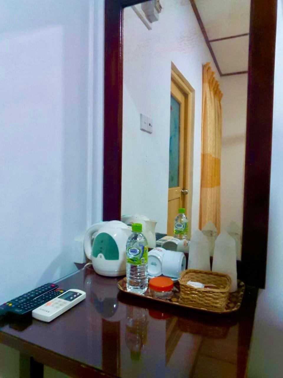 Thilaka City Hotel Anuradhapura Exteriör bild