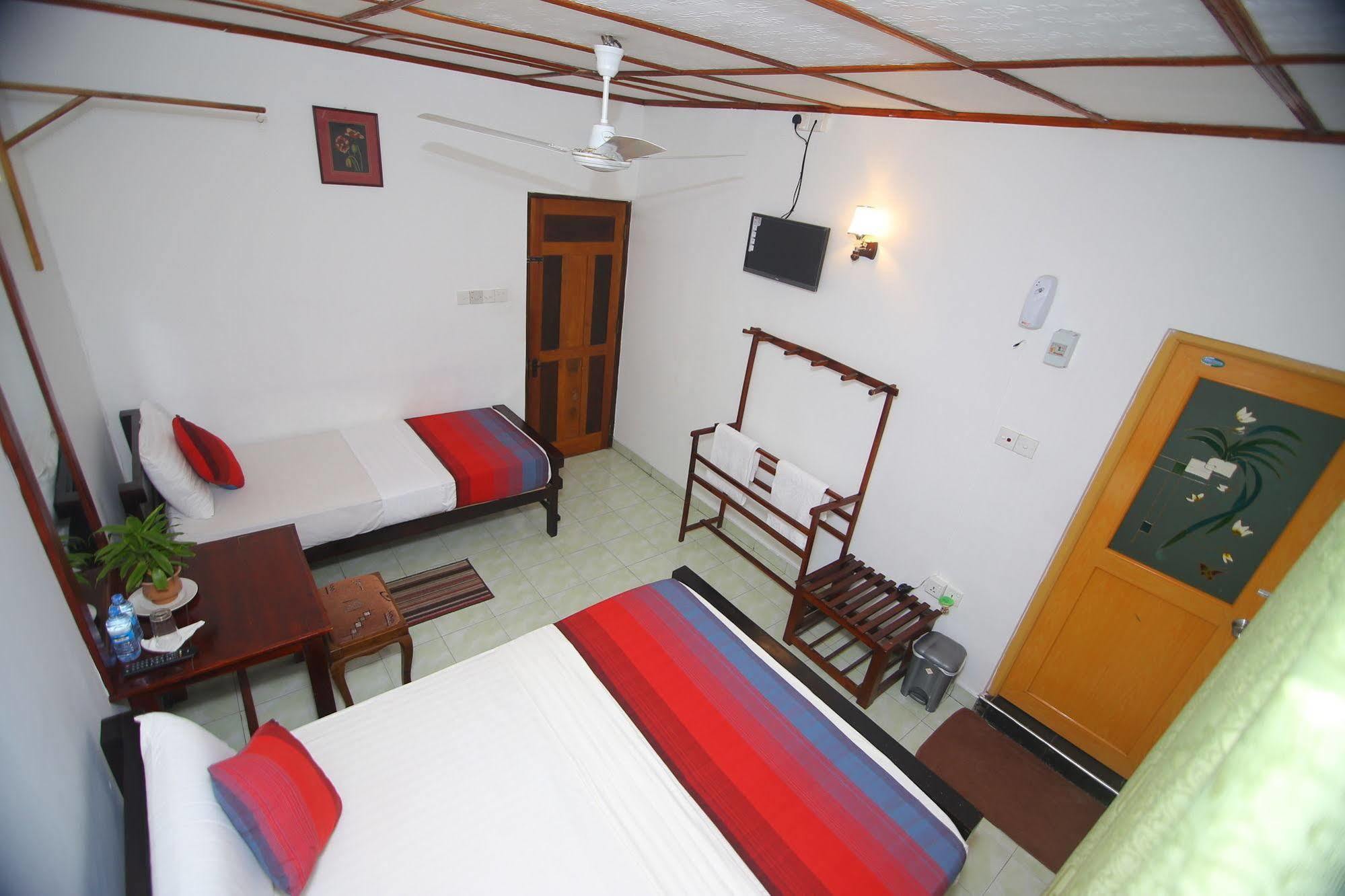 Thilaka City Hotel Anuradhapura Exteriör bild
