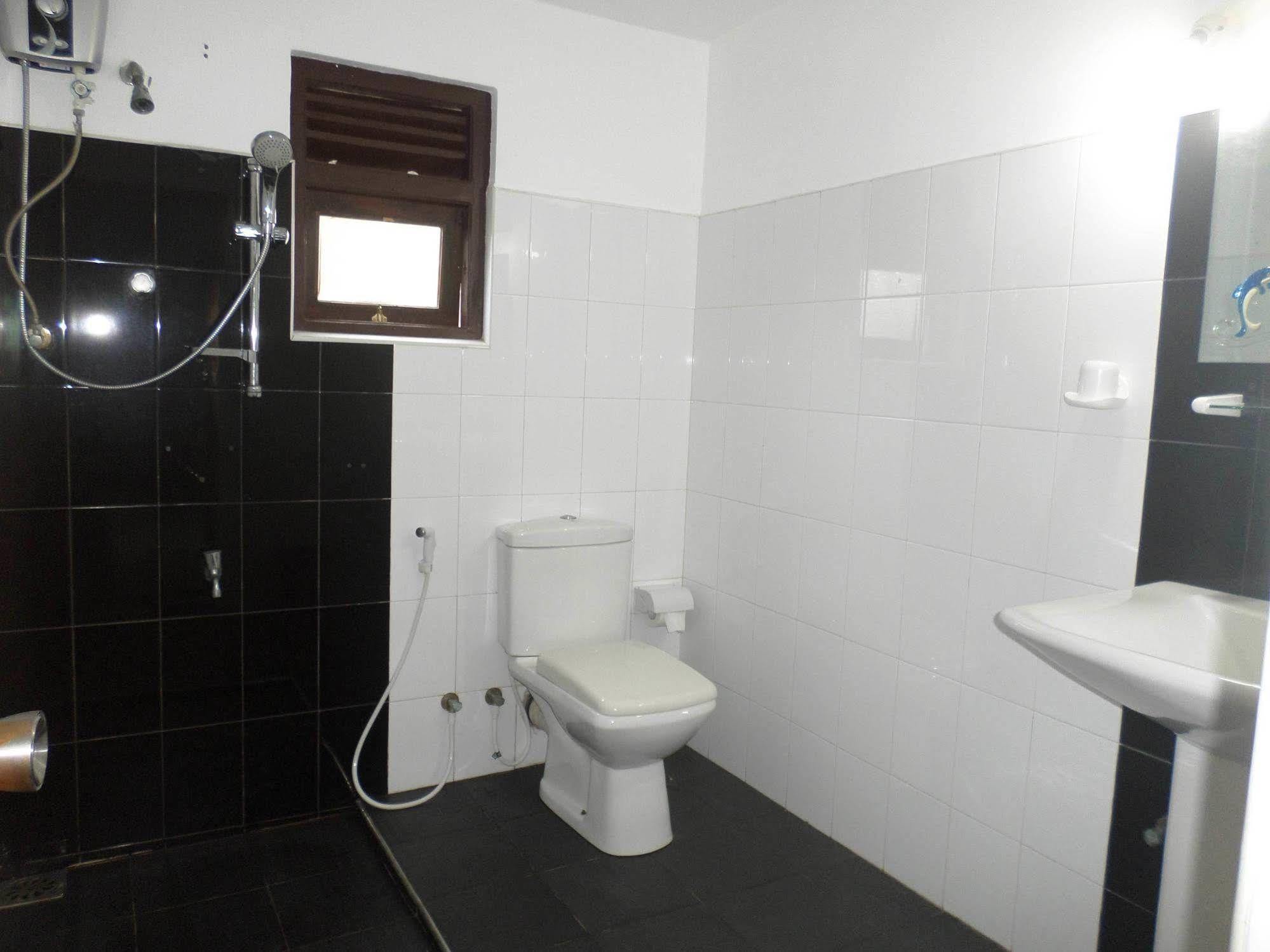 Thilaka City Hotel Anuradhapura Exteriör bild