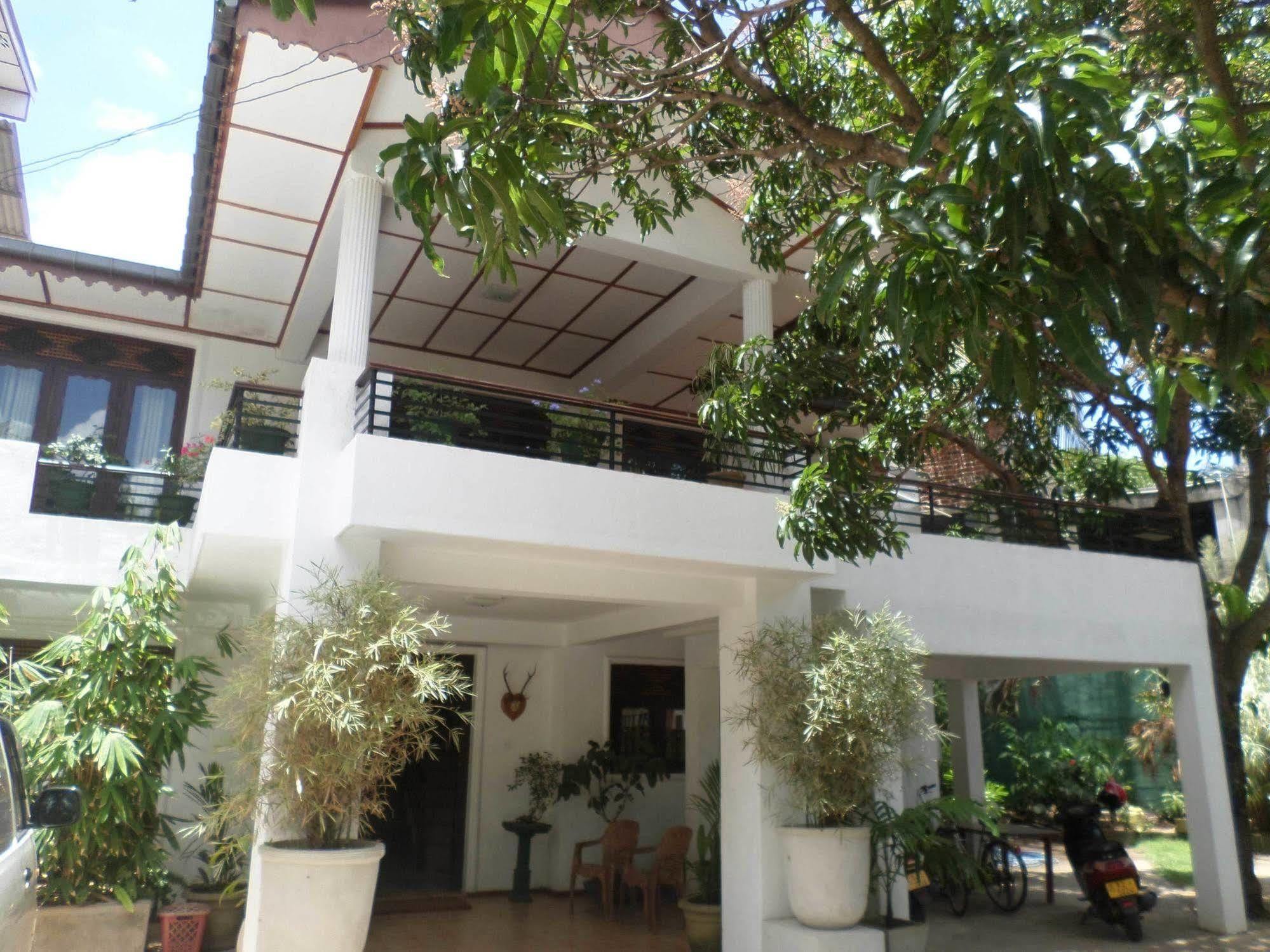 Thilaka City Hotel Anuradhapura Exteriör bild