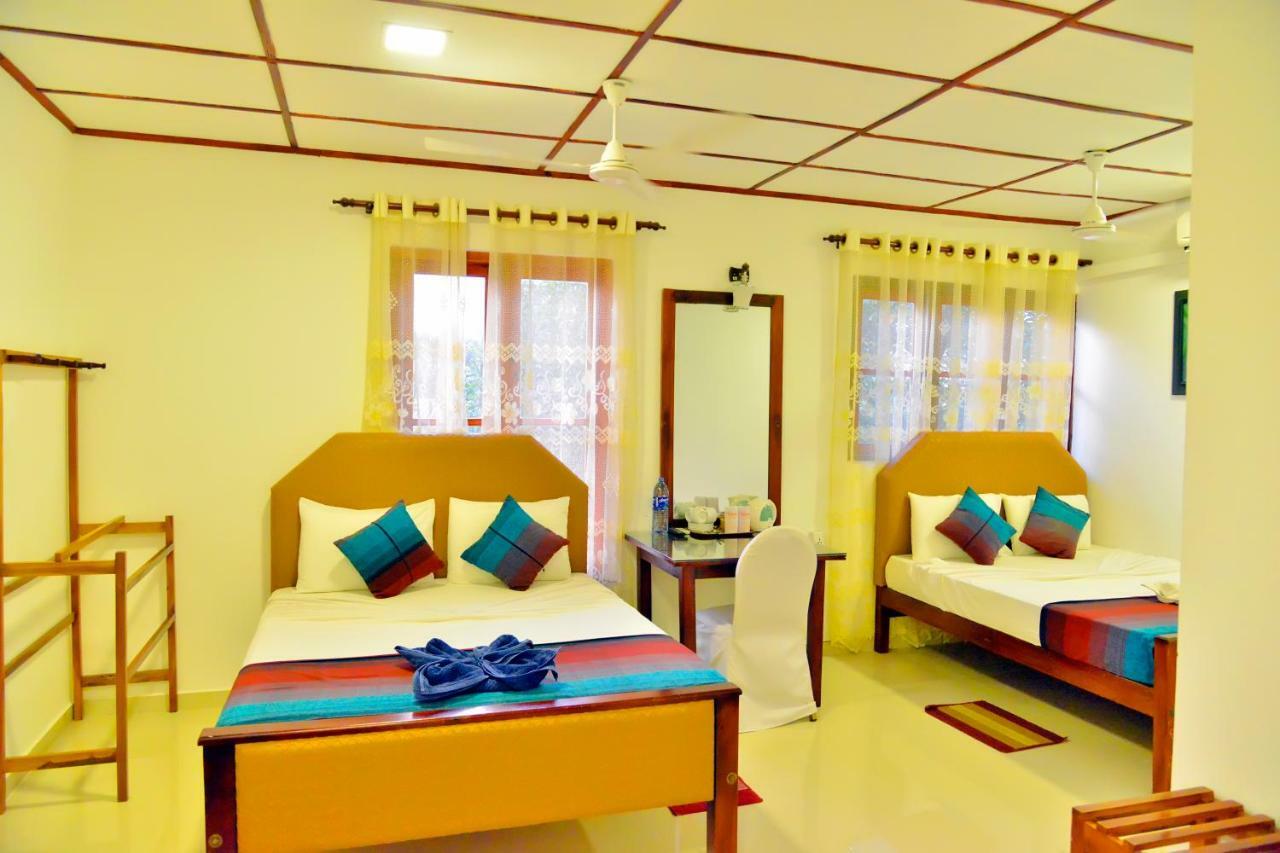 Thilaka City Hotel Anuradhapura Exteriör bild