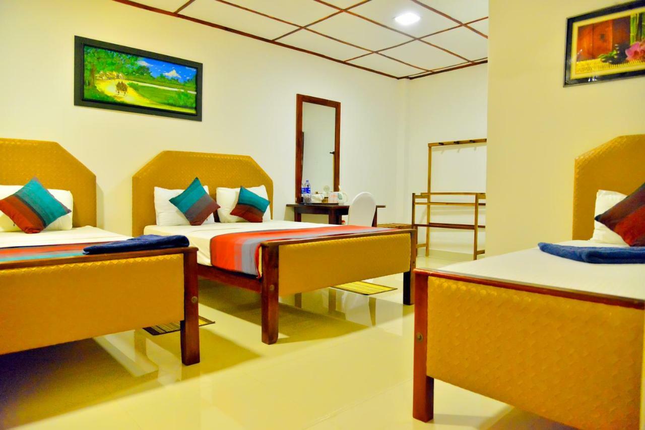 Thilaka City Hotel Anuradhapura Exteriör bild